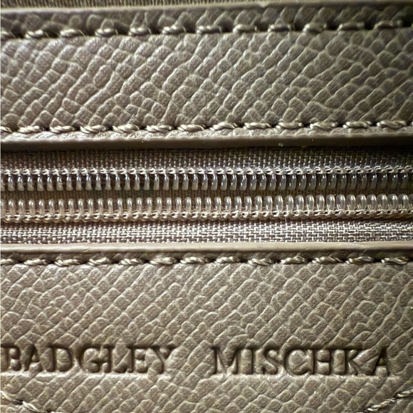 4/$20 Badgley Mischka NWOT cross body purse with logo bow detail - Picture 8 of 13